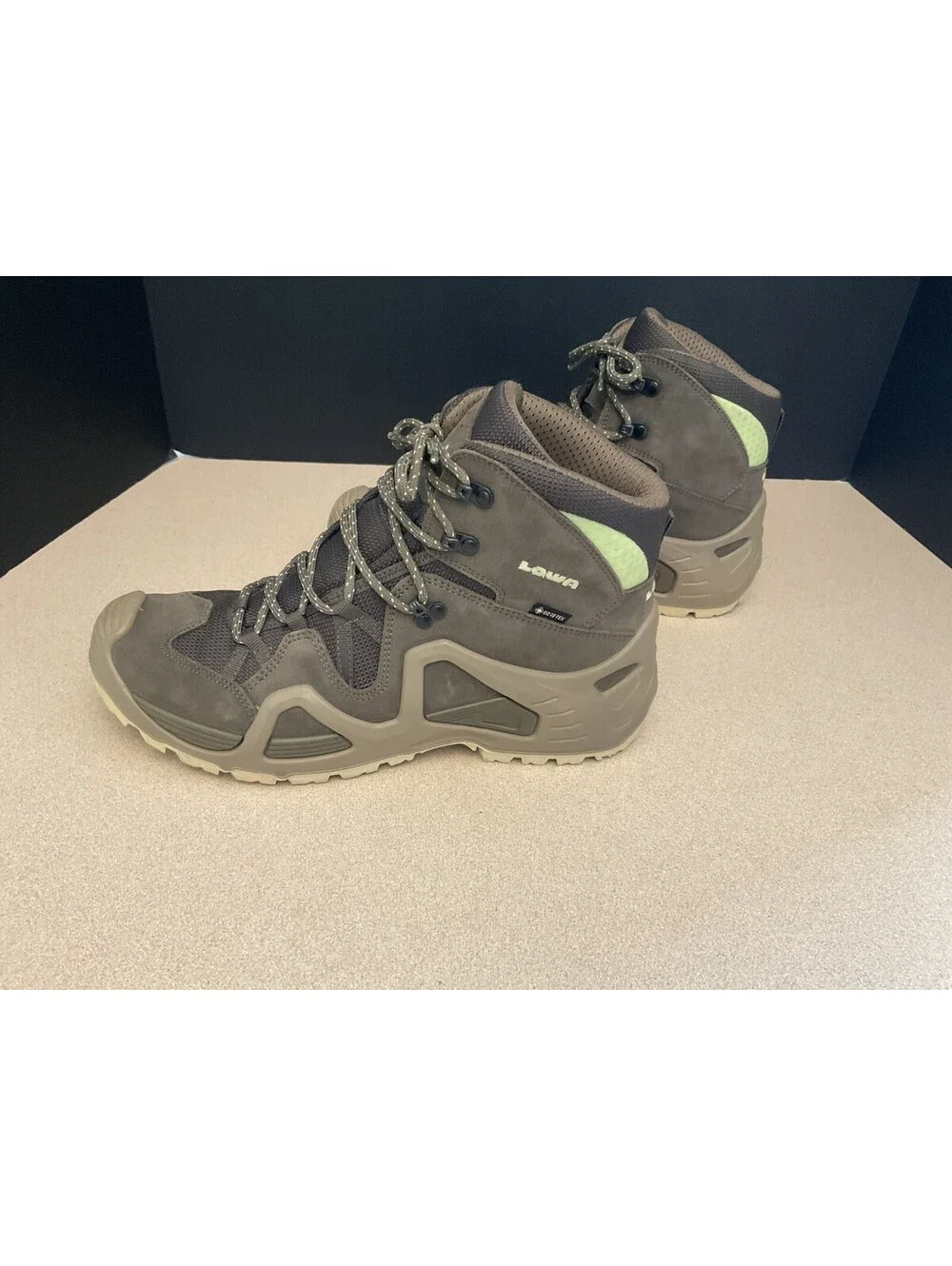 Womens Lowa Zephyr Mid GTX Gore-Tex Hiking Boots. Size 10.5. Nice Boots!!!
